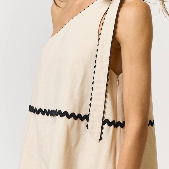 186) Scalloped One Shoulder Dress - Picture 3 of 3